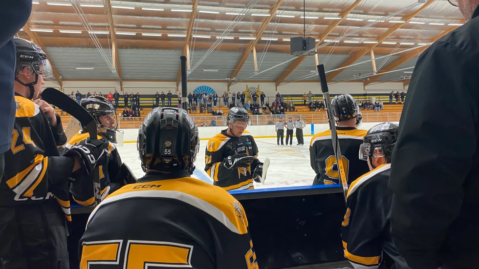 Motala AIF vann med 5-3 mot Hallsberg i genrepet. Efter straff-förlust i premiären mot Göteborg är det nu hemmamatch mot Mölndal.
