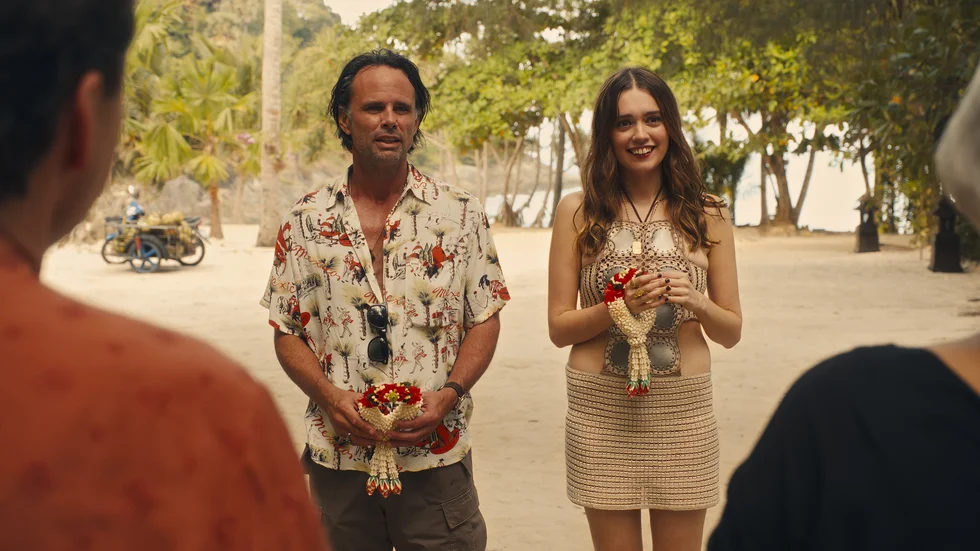 Walton Goggins och Aimee Lou Wood i "The White Lotus" tredje säsong som utspelar sig i Thailand. Pressbild.