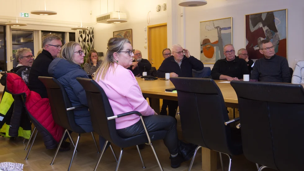Drygt 25 stugägare och två företagare deltog i mötet med kommunalrådet Carina Sammeli, som bjudit in till mötet för att lyssna till dem.