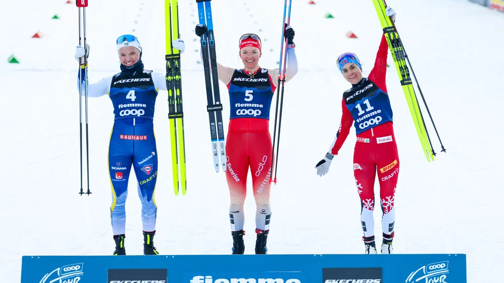 Tvåan Linn Svahn, vinnaren Nadine Fähndrich, Schweiz, och trean Heidi Weng, Norge.