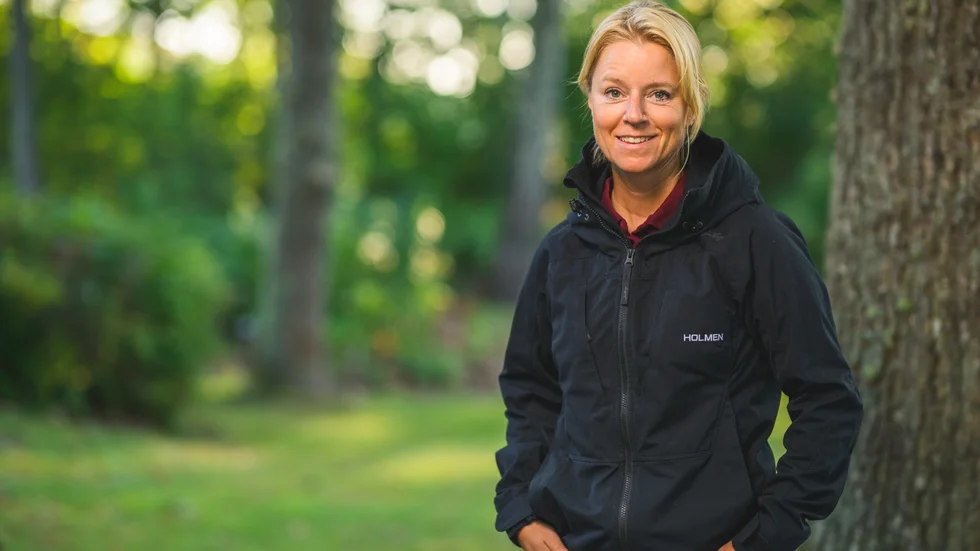 Anna Baglioni, distrikschef på Holmen Skog, vill att kommuner och studievägledare gör mer för att unga ska förstå att det finns framtidsjobb inom skogsnäringen.