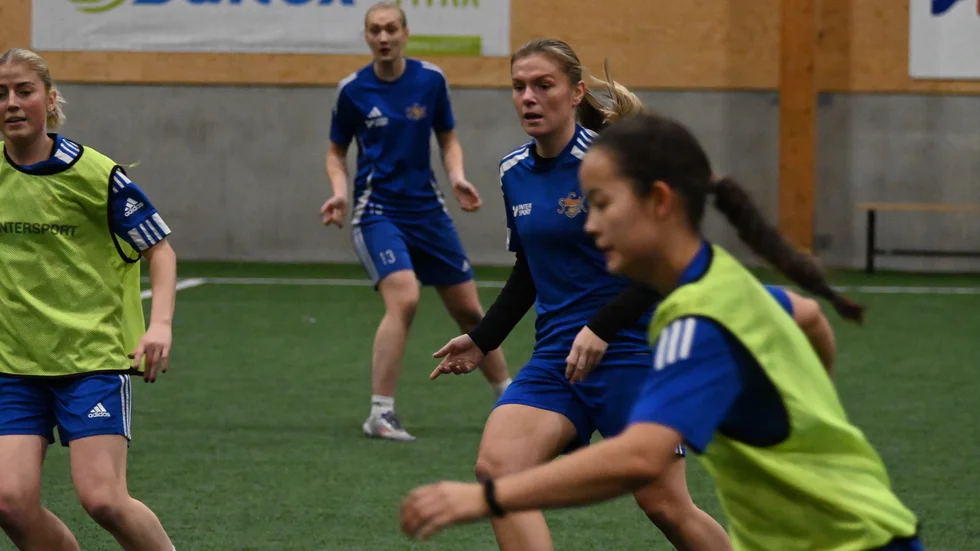 Frederikke Bruun från danska Bröndby är på plats för att testa på spel med Sunnanå.