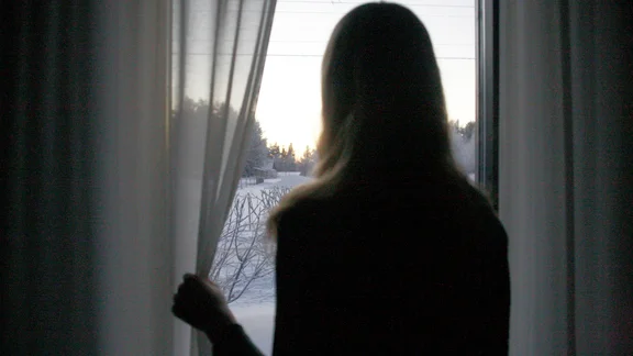 Förvirrade grannkvinnan hotar familjens trygghet: ”Vi är rädda”