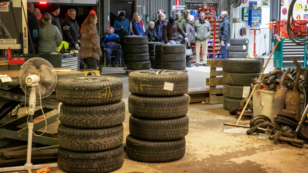 Den egendom som finns kvar i företaget ska nu auktioneras ut av konkursförvaltaren. Bilden är från Kronofogdens utdelning av däck i slutet av förra året.