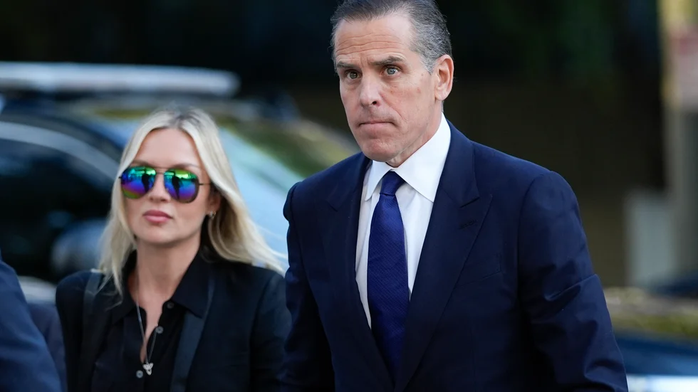 Hunter Biden med fru Melissa Cohen Biden på väg till rättegången i Los Angeles.