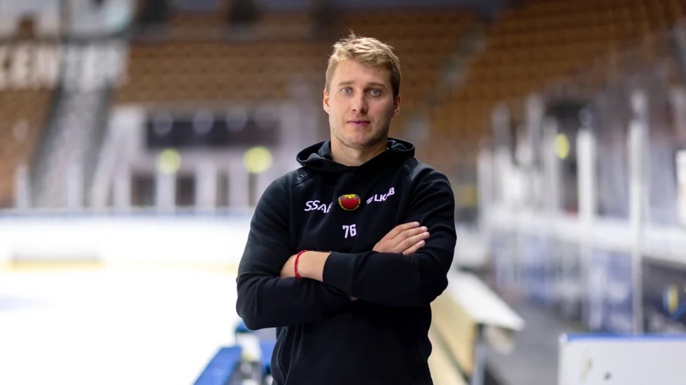 "Jag visste att det här är en annan typ av liga än den jag spelade i innan och försöker vara uppmärksam på hur de andra gör och anpassa mig", säger Anton Levtchi.