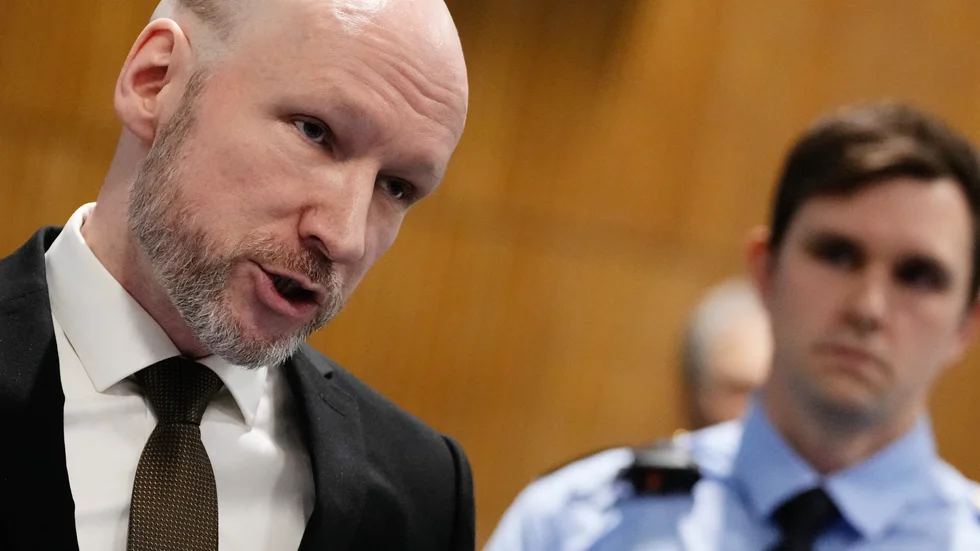 Anders Behring Breivik när han ankom till domstolen i Norge på tisdagen.