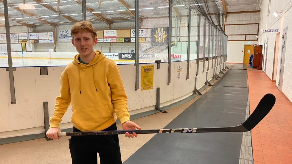 Melwin Holm är bara 15 år, men redan en mångsysslare och bra i mycket. Fotbollsmålvakt, uthållig löpare och ishockeyspelare där han hoppas komma in på hockeygymnasium i Lindesberg nästa år.