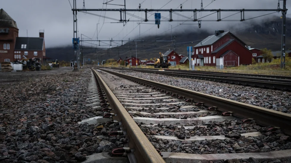 Att sköta underhållet är det mest effektiva man kan göra. Socialdemokraterna valde en annan väg under sin tid i regeringsställning. Man prioriterade att lägga pengar på de samhällsekonomiskt olönsamma höghastighetstågen och valde att medvetet öka underhållsskulden i järnvägsnätet i sin proposition från 2021.