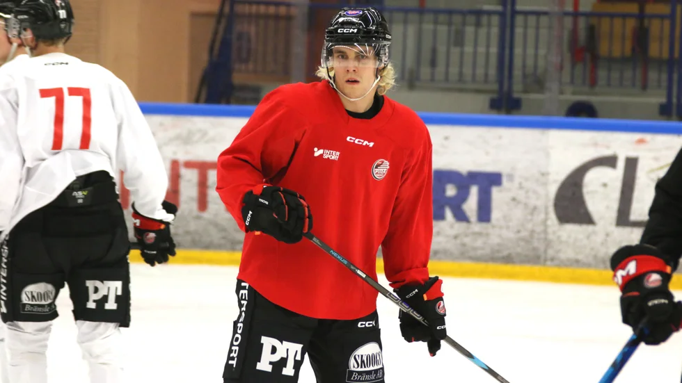 Tom Grönblom har meriter från Liiga och Mestis hemma i Finland. Nu hoppas han få ett genombrott på svensk mark. "Det är därför jag kommit hit", säger han.