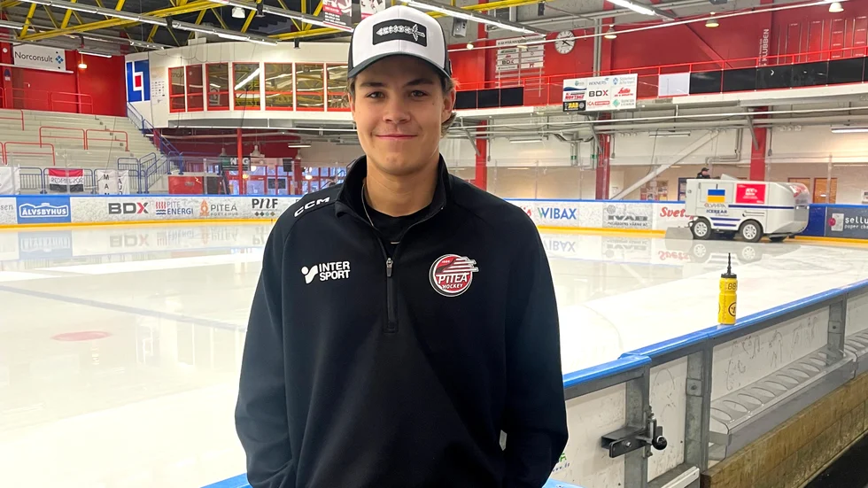 Oscar Bramberg är klar för spel i Piteå Hockey. Kontraktet sträcker sig över denna säsong och nästa.