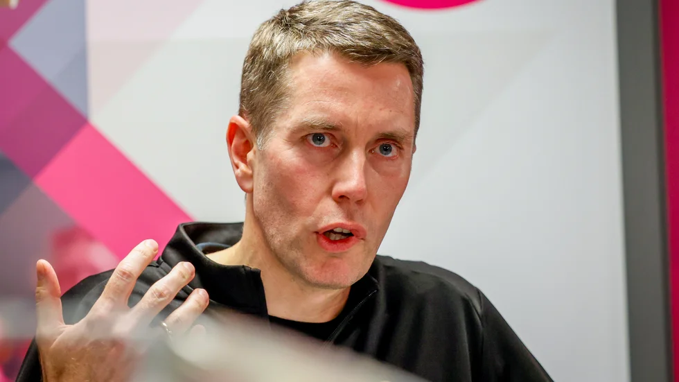 Kristiansand Vipers ordförande Peter Gitmark under söndagens presskonferens.