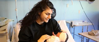 Chocken: Simelle, 30, födde sin dotter – i bilen