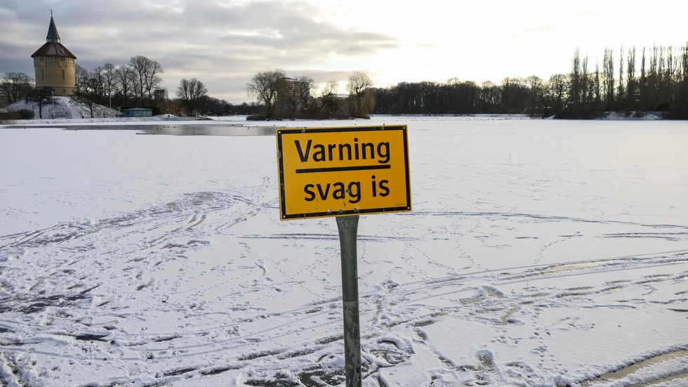 Svenska Livräddningssällskapet varnar för osäkra isar. Arkivbild.