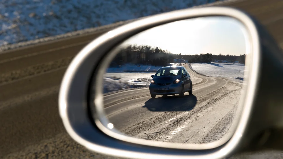Utsläppen från trafiken måste ner, och det är viktigt att fördela bördan av utsläppsminskningarna rättvist, så att de som behöver bilen mest också drabbas minst, skriver styrelsen för Naturskyddsföreningen i Vadstena.