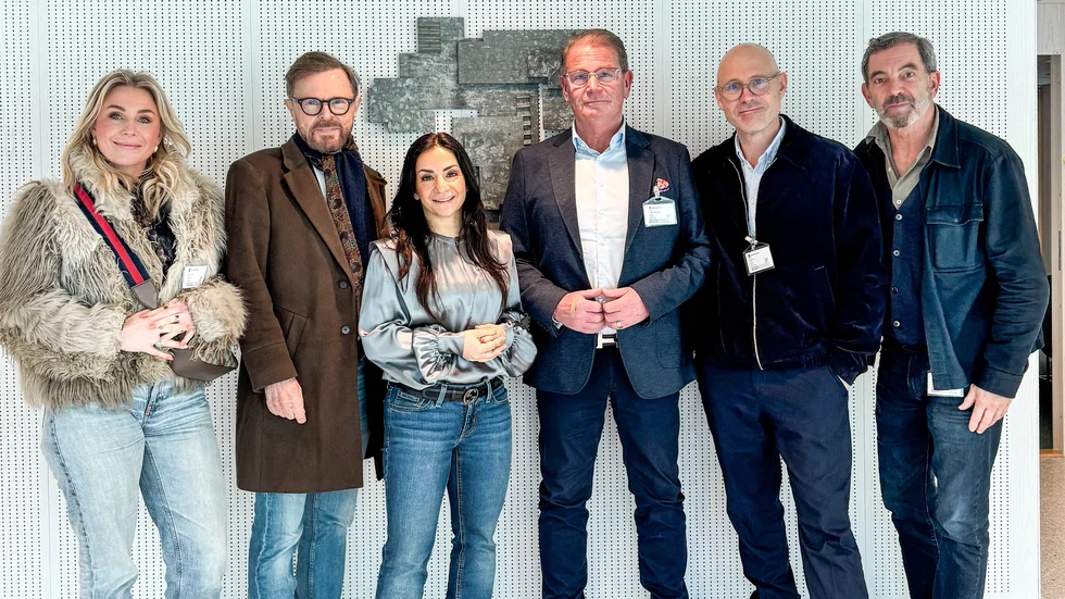Från vänster Lisa Halling från Moodboard stories, Björn Ulvaeus, kulturminister Parisa Liljestrand, kommunalrådet Harald Hjalmarsson, Niklas Lind från Västervik framåt och Mats Aldhén från Moodboard stories.