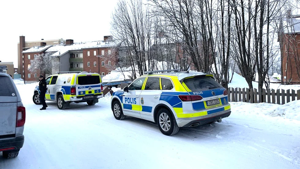 Ett område i Kirunas gamla centrum spärrades av och ett flertal poliser jobbade på platsen.
