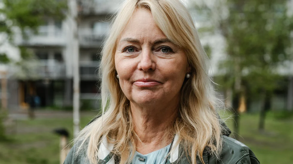 Elisabeth Norman (C), ordförande i Enköpings Hyresbostäder, EHB, gillar inte att socialdemokraterna gör frågan om vad som ska hända med bolagets fastighet på Ormvråksgränd till politik.