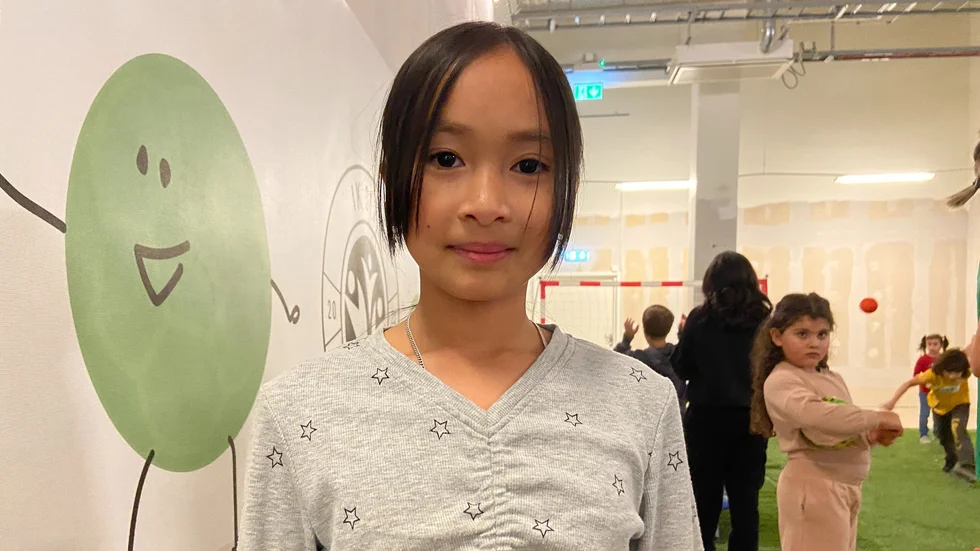 Trang Boa Nag, 9 år, kommer ofta på handbollsträningen i Mirum.