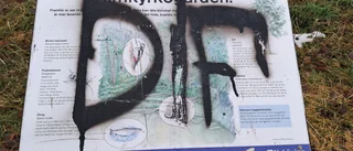 Sluta vandalisera informationsskyltar!
