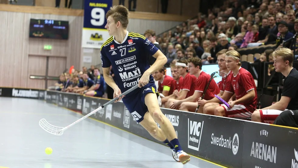 Golvet i Ica Maxi arena uppges ha blivit försämrat, och regionen undersöker underlaget. 