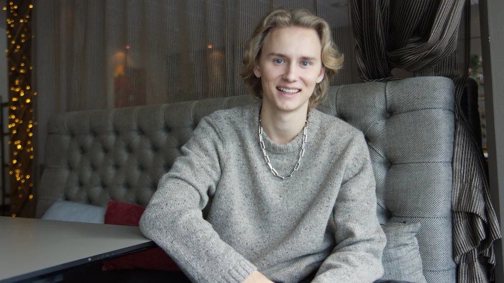 Adrian Macéus går ut i Melodifestivalen som nummer fem men var på plats i Luleå först av alla. 