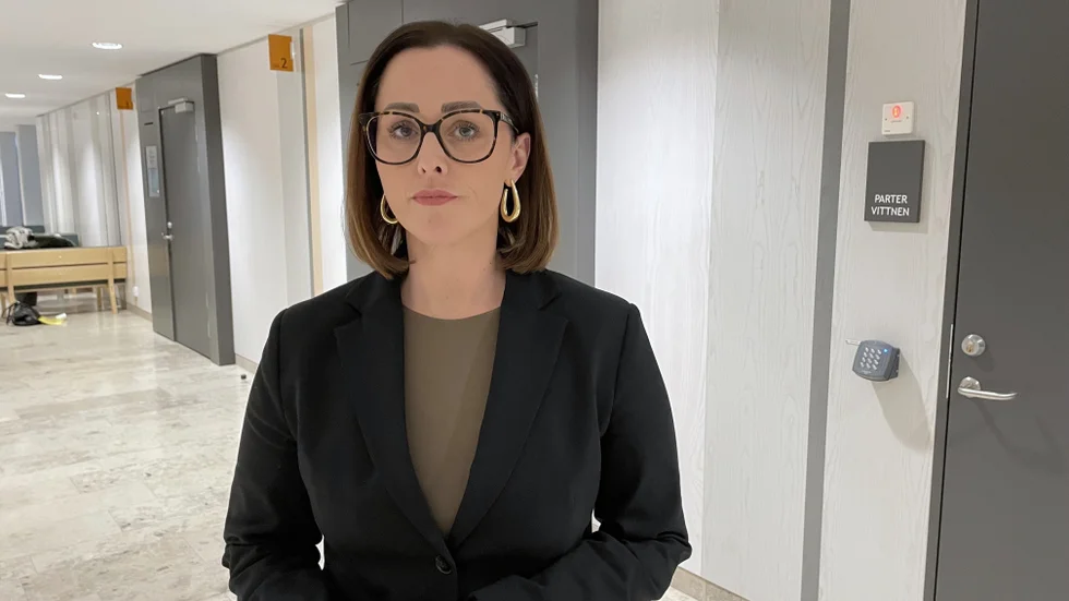 Advokat Carolina Nilsson är kritisk till att hennes klient döms för mordförsök och grov mordbrand. Hon menar att det saknas trovärdiga bevis för att hennes klient alls var inne i huset.
