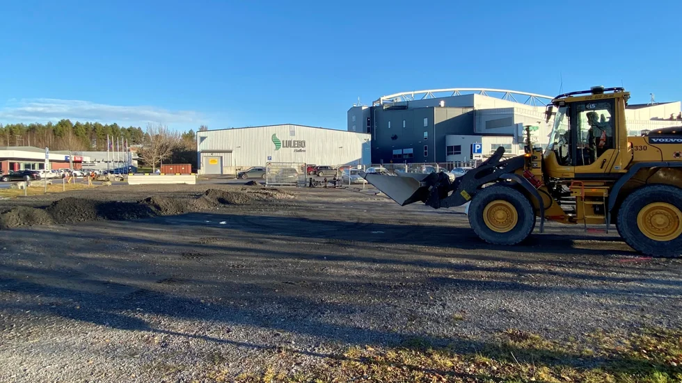 Arbetet utanför Coop Norrbotten Arena inleddes under måndagen.