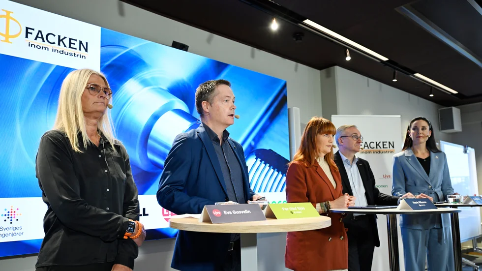Facken inom industrin lägger fram det gemensamma lönekravet inför 2025 års avtalsrörelse. Företrädare för de fem förbunden, Eva Guovelin, Livs, Per-Olof Sjöö, GS-Facket, Marie Nilsson, IF Metall, Peter Hellberg, Unionen och Ulrika Lindstrand, Sveriges Ingenjörer.