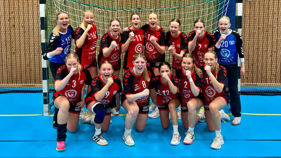 VHF:s final 4-lag, övre raden från vänster: Tilde Samuelsson, Viola Törnros, Ida Ljungqvist, Freja Rampeltin, Nora Djurstedt, Agnes Rooth, Nora Polgar, Smilla Edström. Undre raden från vänster: Kajsa Settlin, Nellie Ankreus, Aila Kurtovic, Alin Artoshi, Majken Settlin, Ida Hallberg.