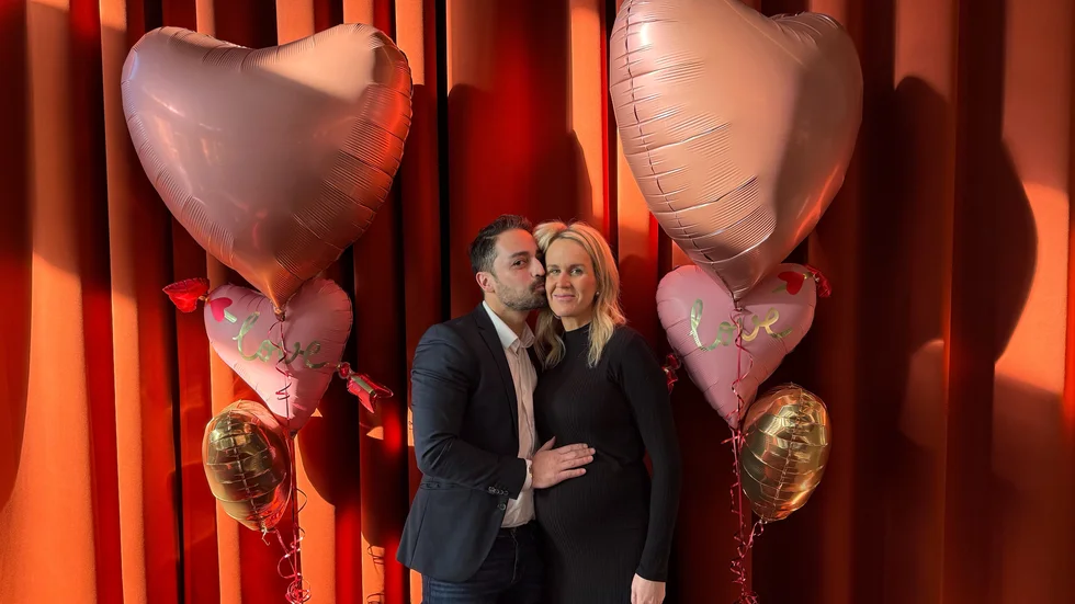 Poyan Sandnell och Malin Engström väntar barn.