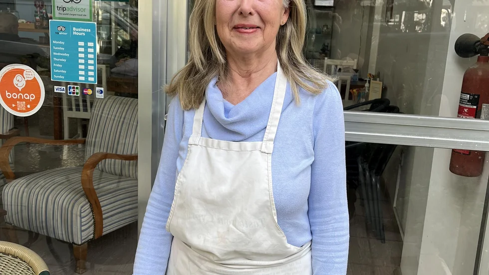 Agneta Brandt-Kilili driver Ibsen kafé i Limassol sedan många år tillbaka. Ett svenskkafé där Jonny Uvén givetvis var en snackis efter rymningsförsöket.
