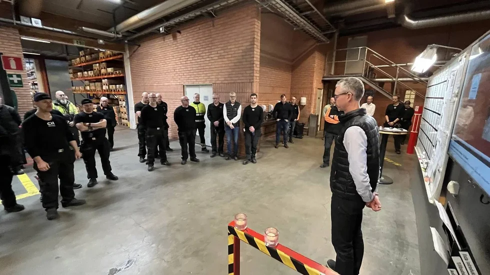 Personalen samlades för en tyst minut på CH industry.