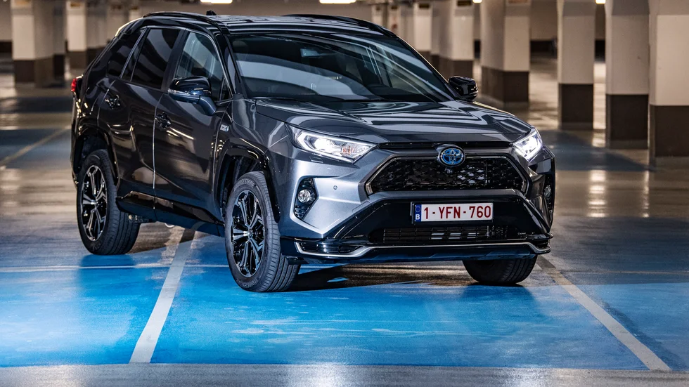 Bild på en Toyota RAV4.
