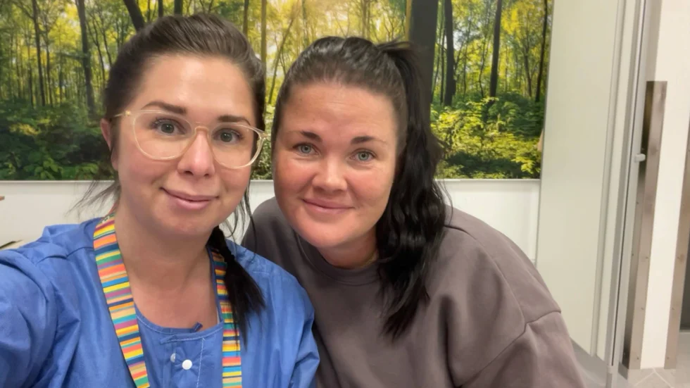 Tove Nilsson och Sofia Erlandson jobbar med screeningen för tjock- och ändtarmscancer. Att upptäcka sjukdomen tidigt och att förebygga den känns meningsfullt, säger de. 