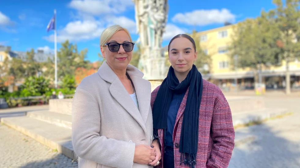 Olena och Daria Znatkova flyttade till Enköping i januari i år. "Jag vill lära mig svenska och hoppas att jag i framtiden kan hjälpa ukrainska flyktingar och barn att överkomma ångest och oro", säger Olena.