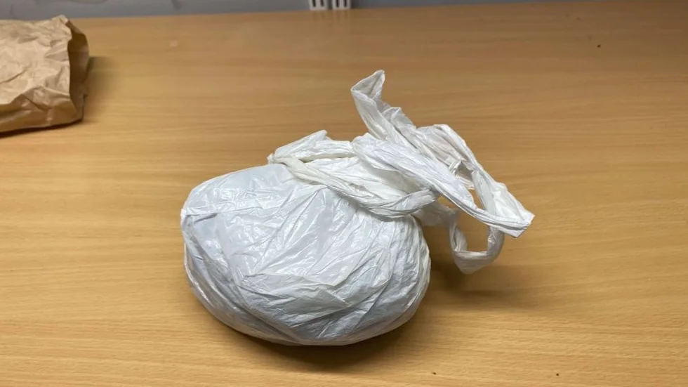 Amfetaminet låg inlindat i en påse.