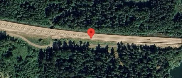 En personbil i olycka på E18