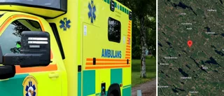 Två personer förda till sjukvård efter olycka – personbil voltade