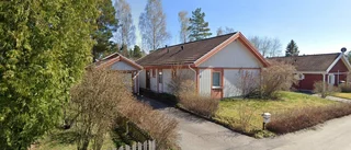 47-åring ny ägare till 80-talshus i Fjärdhundra – 1 595 000 kronor blev priset