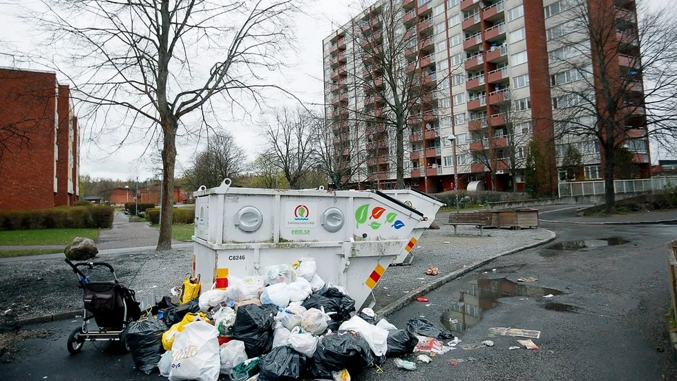 Nu slipper boende i Årby slänga sina sopor i en container. Bilden är tagen tidigare i år.