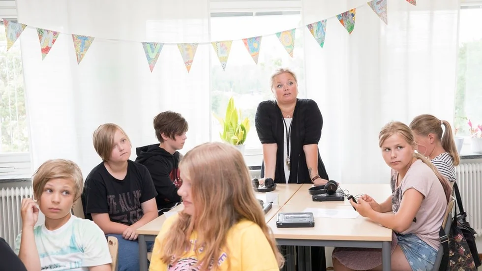 Klass 4D, med läraren Sofia Norén Berglund, vill lyfta debatten om näthat i valrörelsen och har tagit initiativ till #snällanätetveckan.