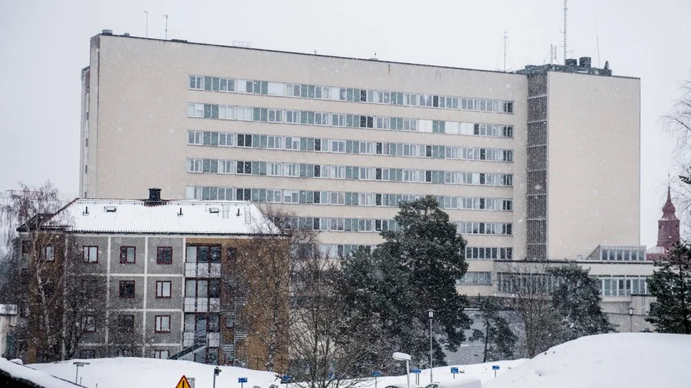 Fler smittade av den resistenta tarmbakterien har konstaterats. Siffran kommer troligen hatt stiga ytterligare och alla avdelningar på lasarettet påverkas.