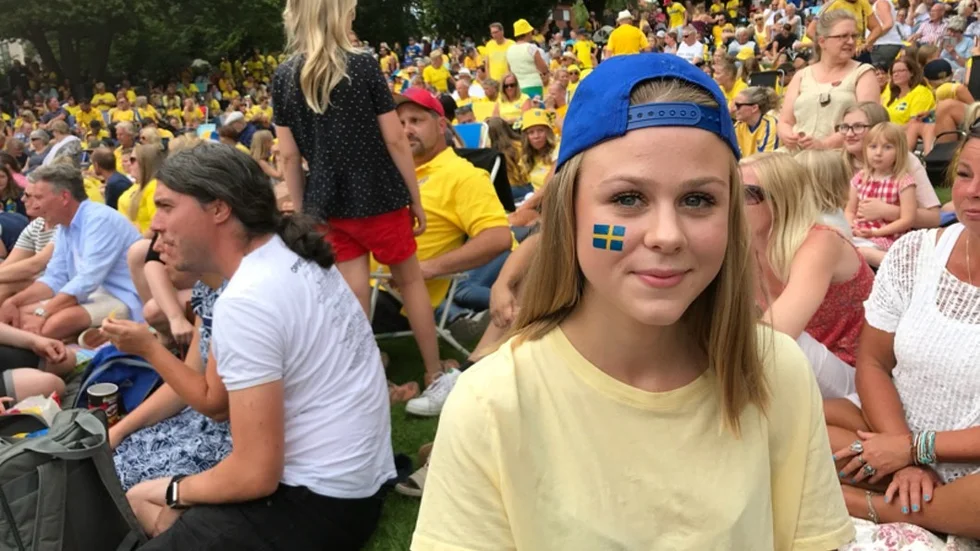 Amelie Lundqvist på plats i Stadsparken i Katrineholm med ett gäng tjejkompisar!