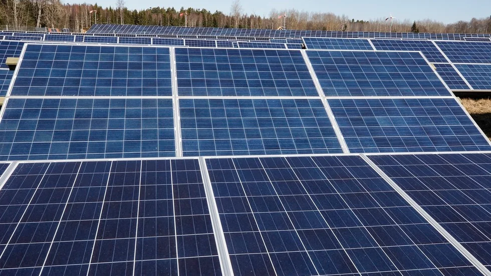 I Oxelösund, Trosa och Gnesta kommuner skulle man kunna sätta solceller på många av kommunens byggnader, skriver insändarskribenterna. FOTO: TOMAS NILSSON
