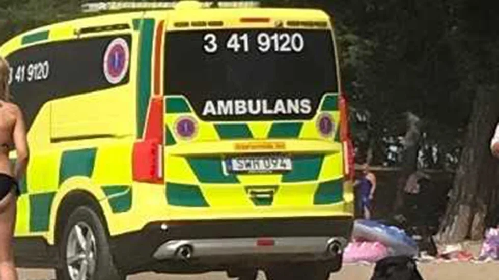 Många badgäster blev vittnen till drunkningstillbudet i Sundbyholm den 27 juni där en kvinna fick föras till sjukhus efter att ha dragits upp ur vattnet.