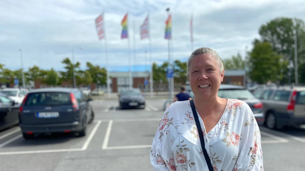 Trosabon Emma Heij tycker att prideflaggan står för glädje.