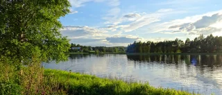 Stilla flyter älven i Niemisel     