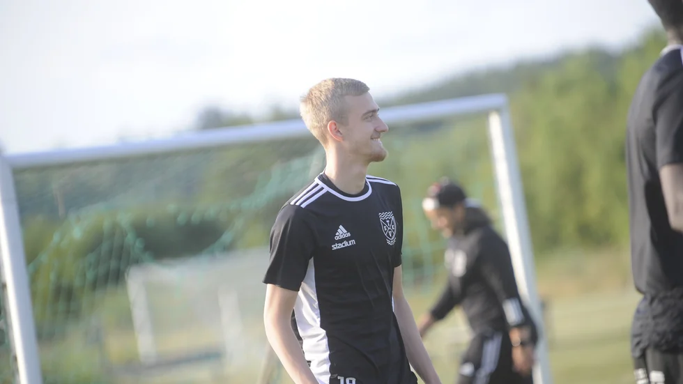 Oliver Alshammar gjorde sin debut för TVSK i DM-matchen mot KSK. Nu är han officiellt presenterad. 