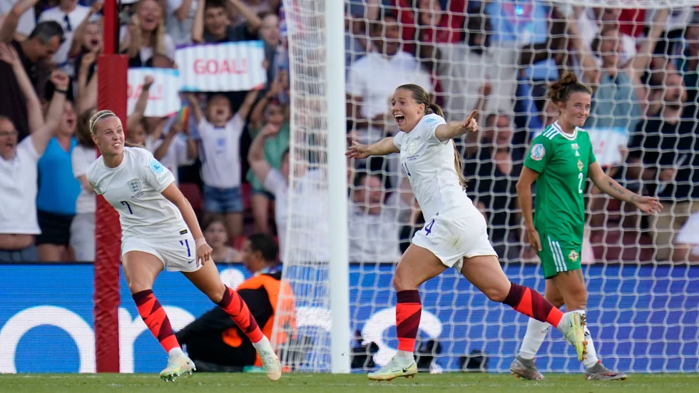 Fran Kirby, till höger, vill ta sig till final efter tre raka semifinalförluster.